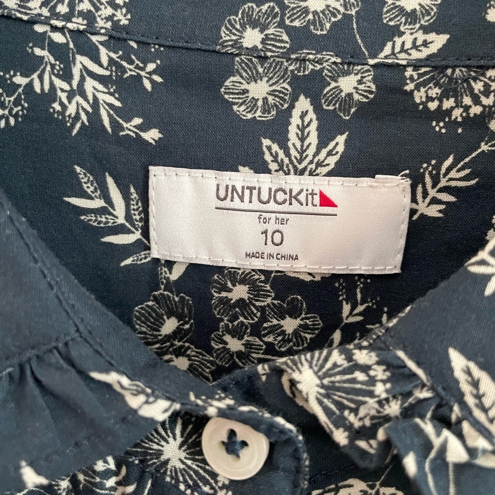 UNTUCKit Women's Allison Floral Short Sleeve Shirt - Picture 4 of 7